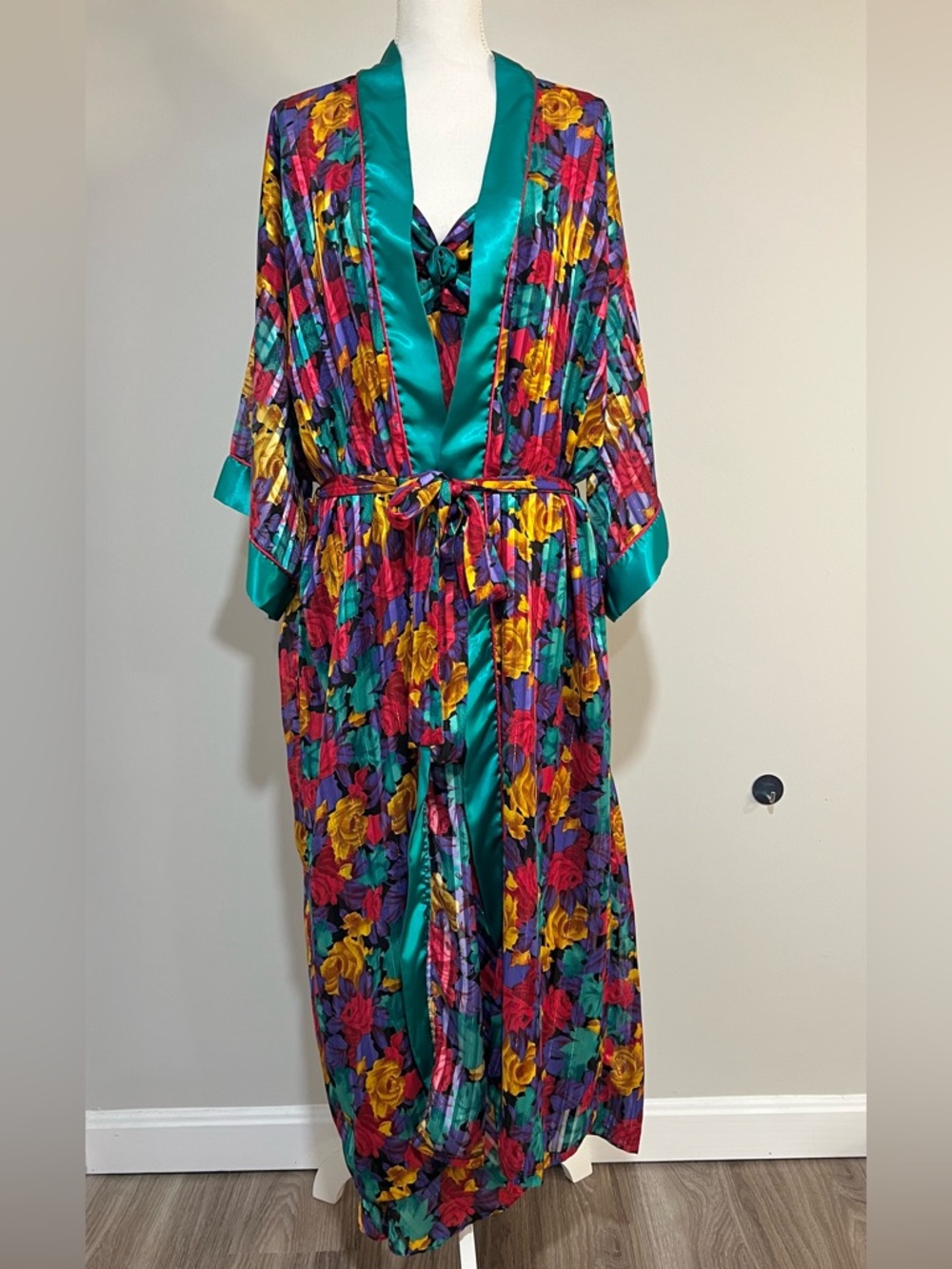 Vintage 90s ‘Circa 2000’ Multicolor Floral Robe and Slip Set
